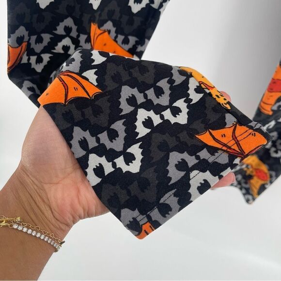 LuLaRoe Women’s Black Soft Stretchy Orange Bat Halloween Leggings Tall Curvy XL - Picture 6 of 12